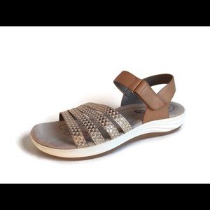 $119 Bionica Tan & Gold Sandals Size 9.5 Shoes